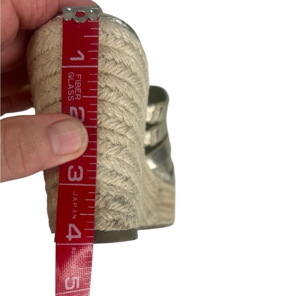 Marc Fisher Cazzie 2 Gold Faux Leather Criss Cross Strappy Wedge Sandals SZ 8.5 - Picture 7 of 15